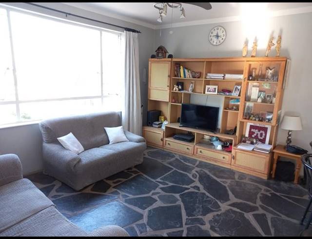 2 BEDROOM APARTMENT FOR SALE IN WINDERMERE